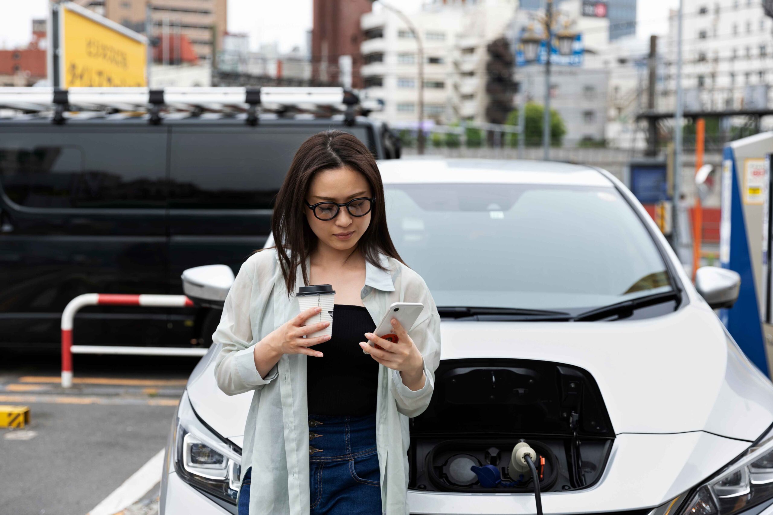Why Smart Travelers Choose Car Rental Over Ride Apps in Dubai for Longer Stays